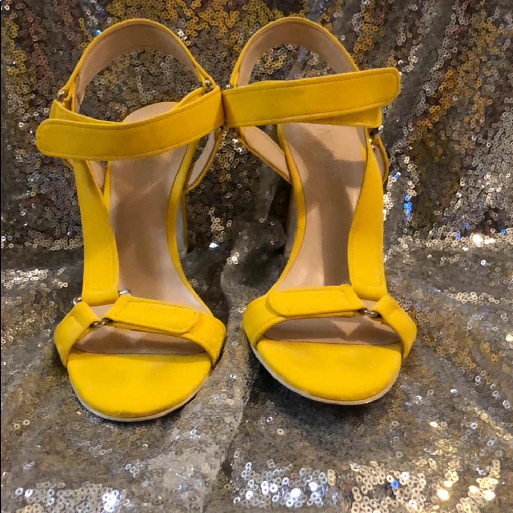Nine West vibrant yellow heels 👠